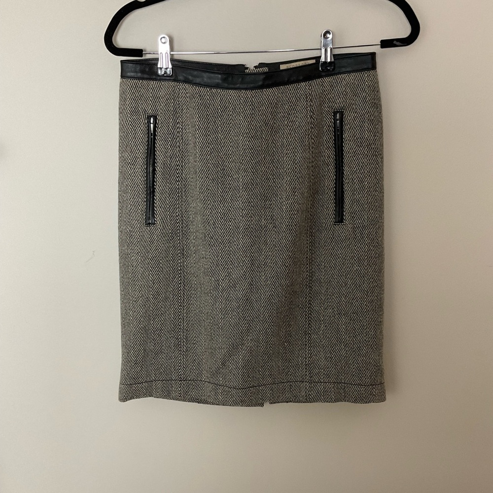 Burberry Brit Classic Black & White Tweed Pencil Skirt Zip Details Leather Trim - Picture 2 of 8